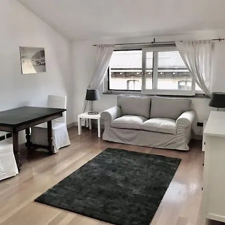A Porta Venezia Apartment *